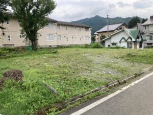 湯沢町大字神立　スーパー、湯沢学園近く。公園も近く、子育て世帯におすすめ。