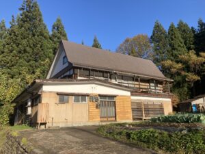 南魚沼市姥島新田　元民宿物件、井戸あり、石打舞子インターチェンジ近く